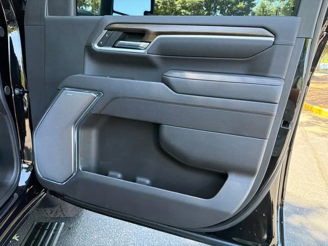 Used 2025 Black Chevrolet High Country image 14