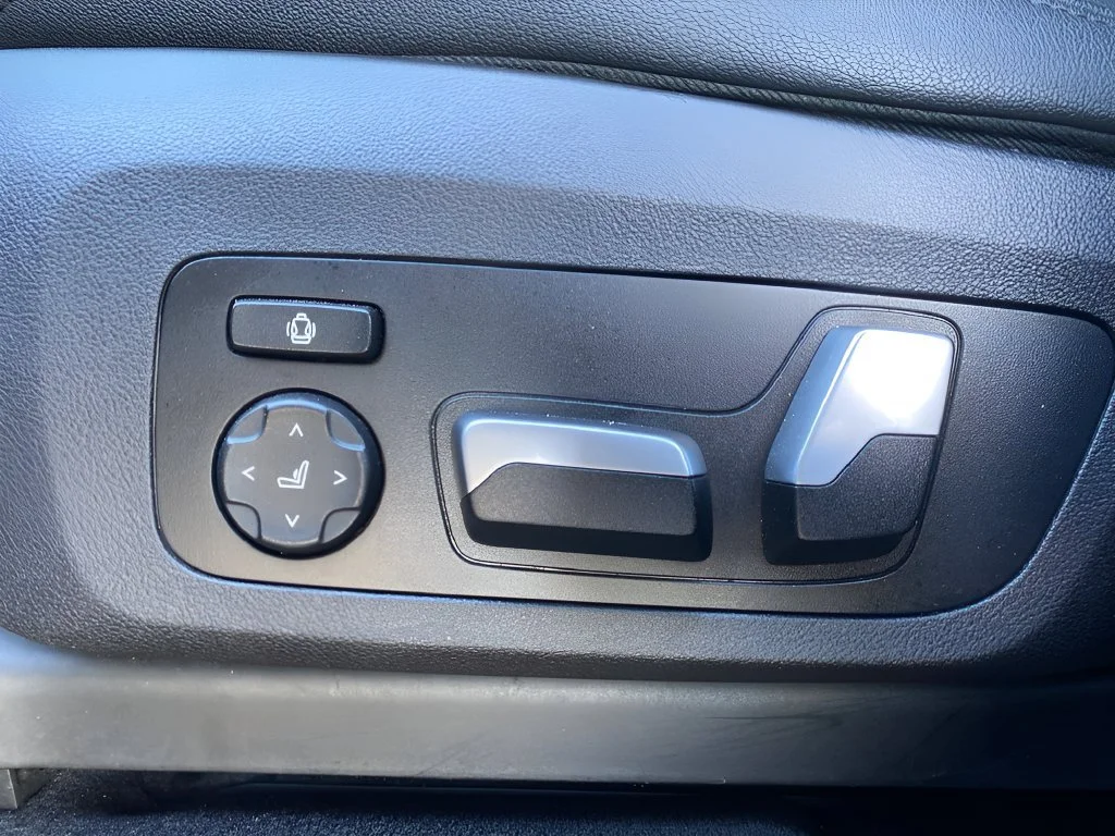 Used 2019 Black BMW xDrive30i image 10