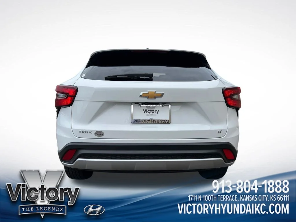 Used 2025 White Chevrolet LT image 4