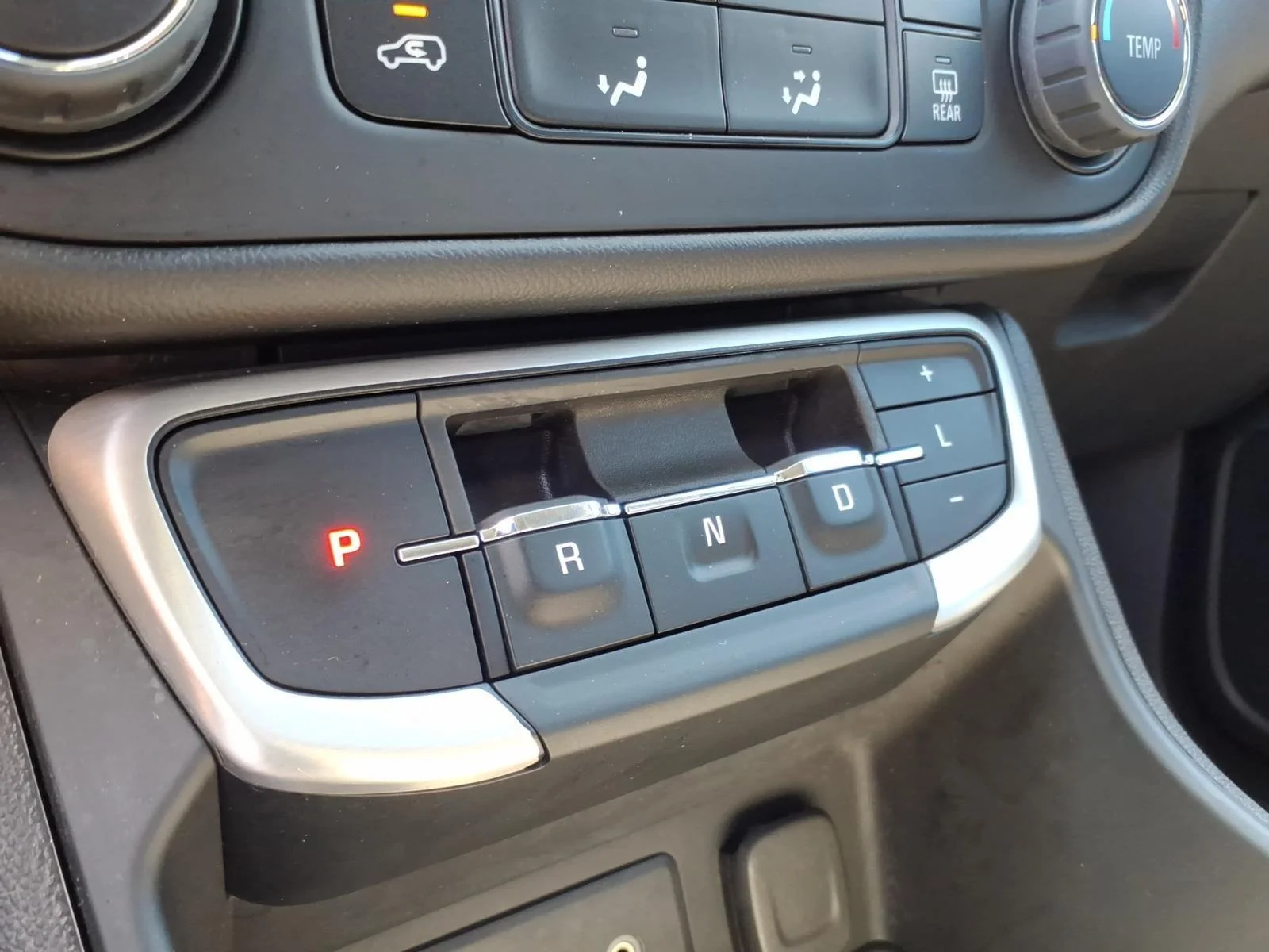 Used 2024 Summit White GMC SLE image 6