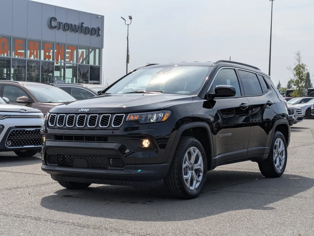New 2025 Black Jeep North - - 4X4 - 4.99% O.A.C - Heated seats - Forward Collision Warning & More! image 4