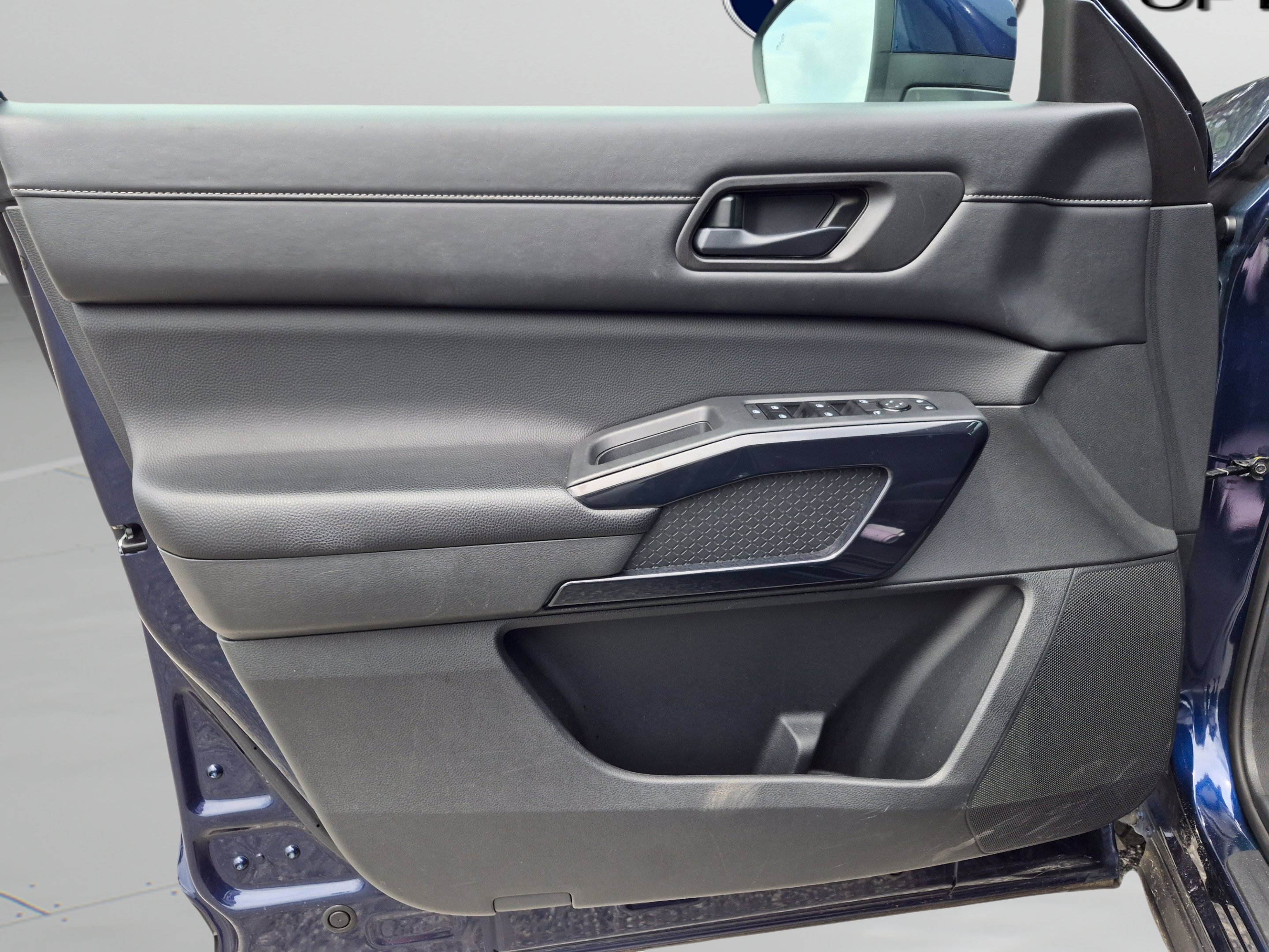 2025 Nissan Pathfinder SV - Photo 13