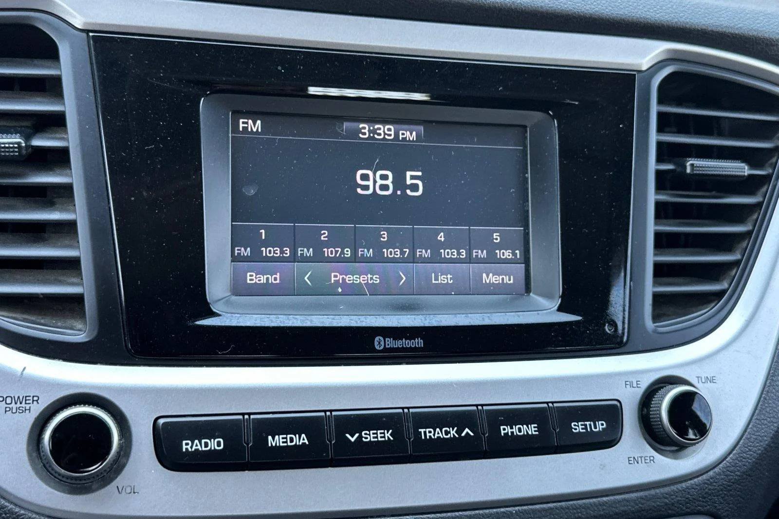 Used 2022 Olympus Silver Hyundai SE image 17