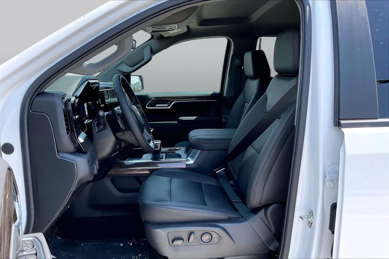 New 2026 Summit White Chevrolet LT image 10