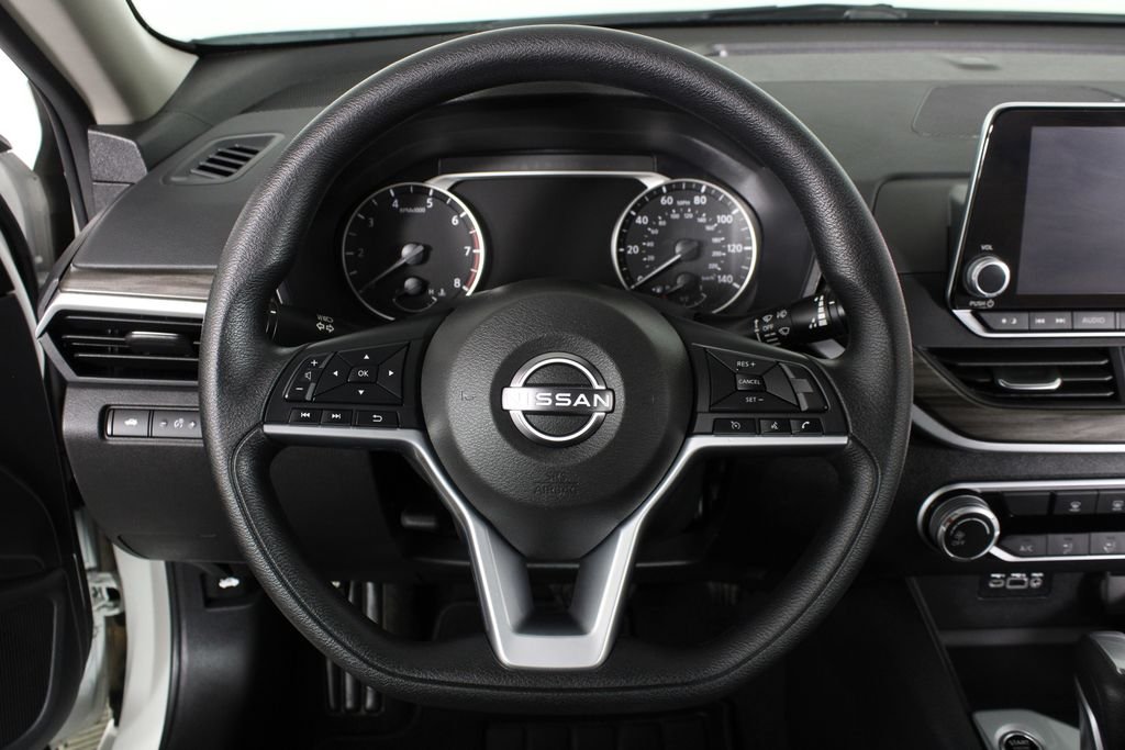 Used 2025 White Nissan 2.5 SV image 21
