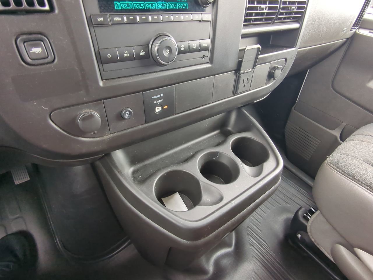 2024 GMC Savana Cargo Work Van - Photo 17