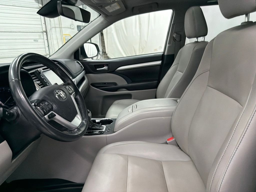 Used 2019 Green Toyota XLE image 12
