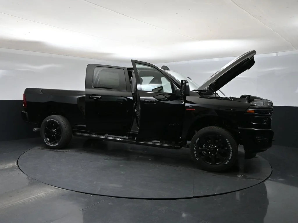 New 2026 Diamond Black Crystal Pearl-Coat Exterior Paint RAM Laramie image 43