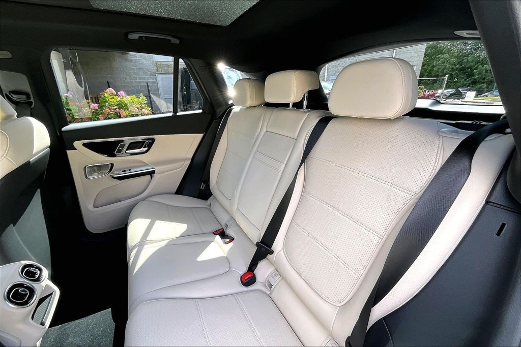 New 2027 Polar White Mercedes-Benz GLC 300 image 10