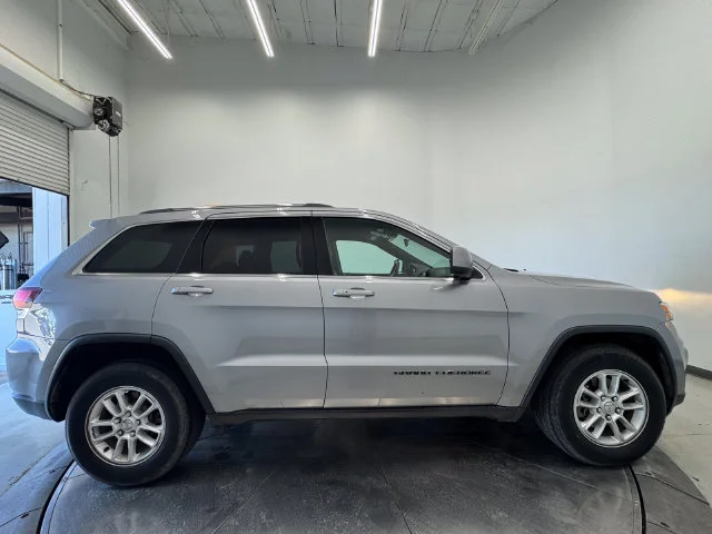 Used 2020 Billet Silver Metallic Clearcoat Jeep Laredo E image 15