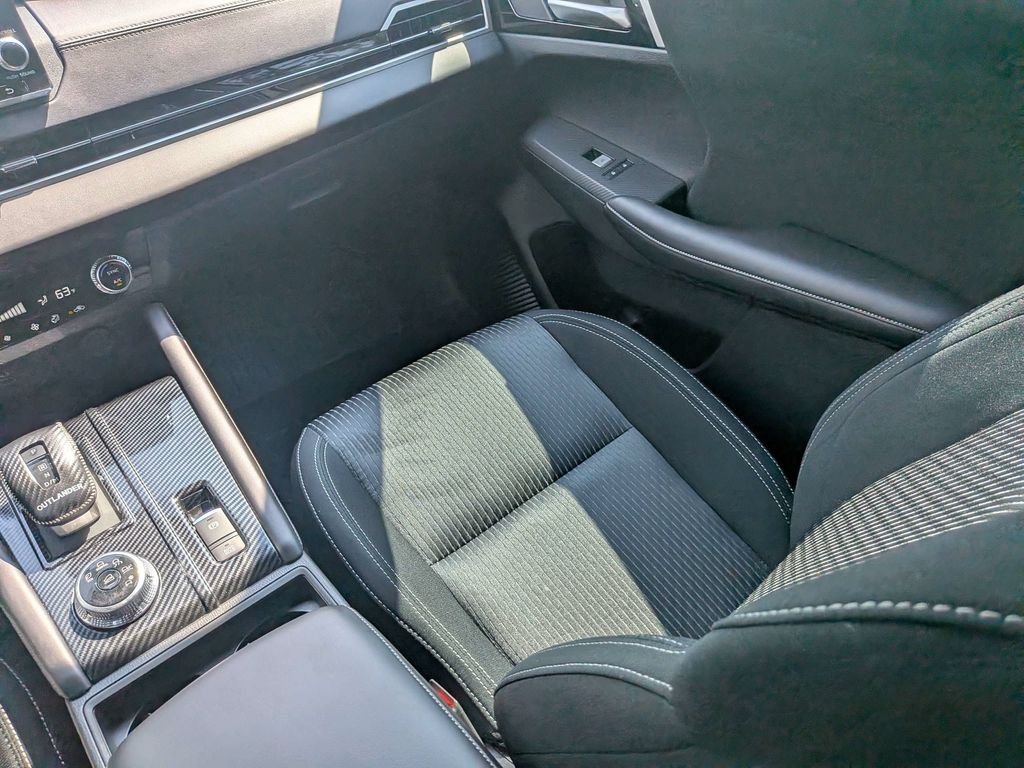 Used 2024  Mitsubishi ES image 16