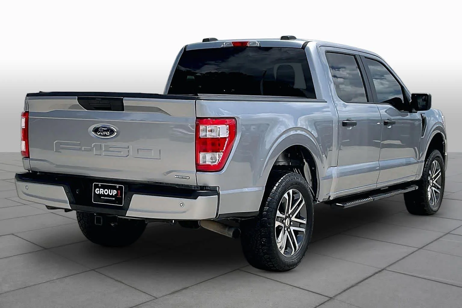 Used 2021 Iconic Silver Ford XL image 13