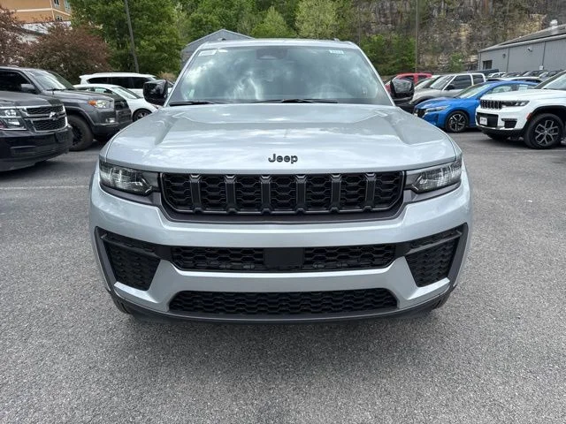New 2026 Silver Zynith Exterior Paint Jeep Altitude image 8