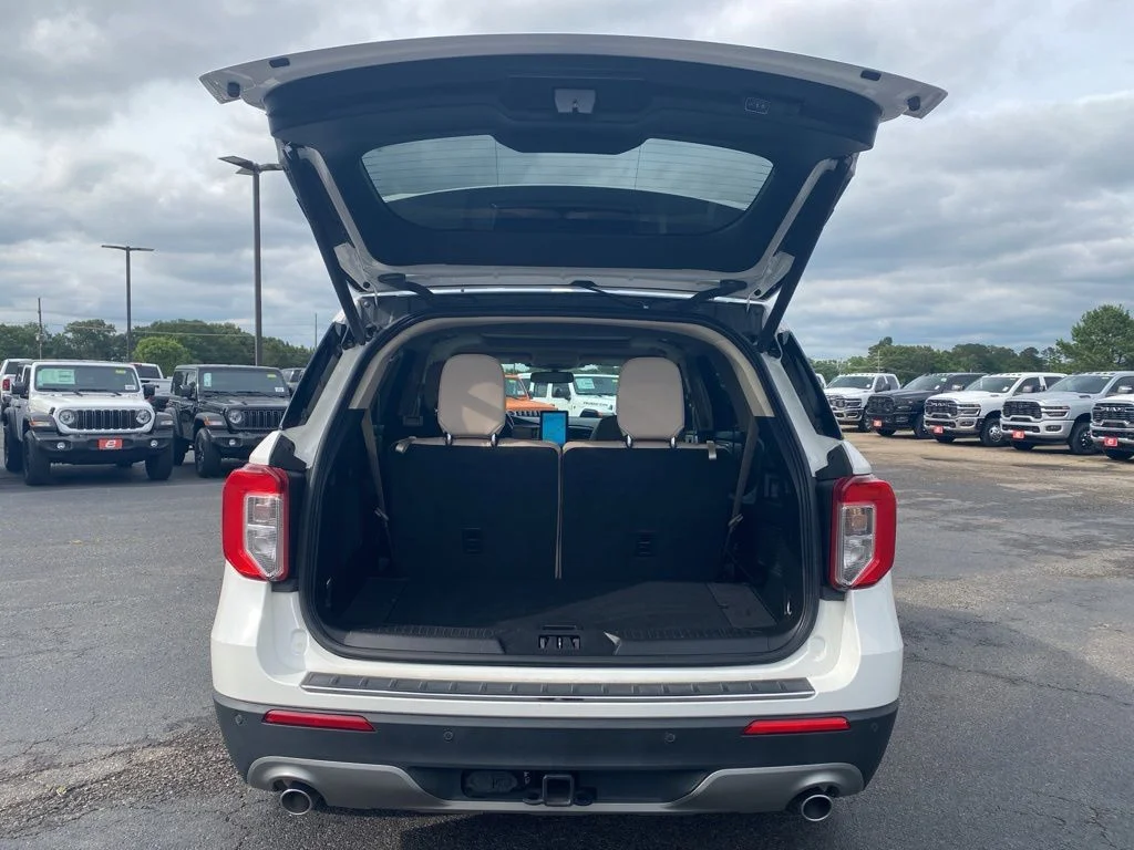Used 2023 White Ford Limited image 41