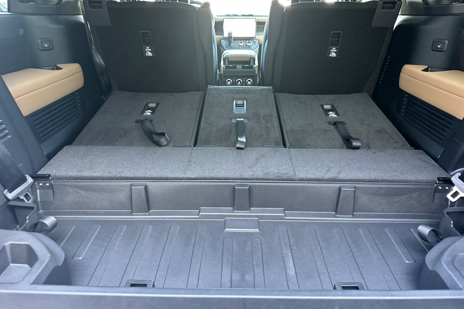 2026 Land Rover Defender V8 - Photo 17