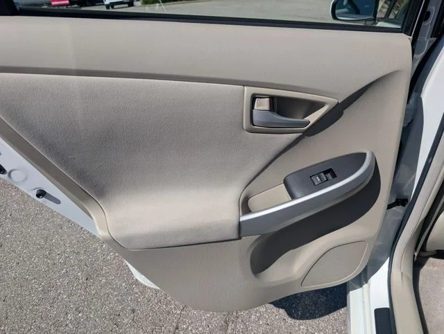 Used 2010 White Toyota  image 16