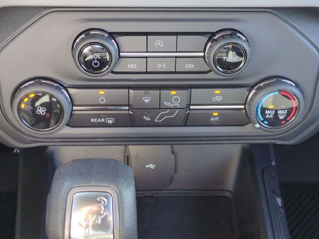 Used 2022 Red Ford Base image 23