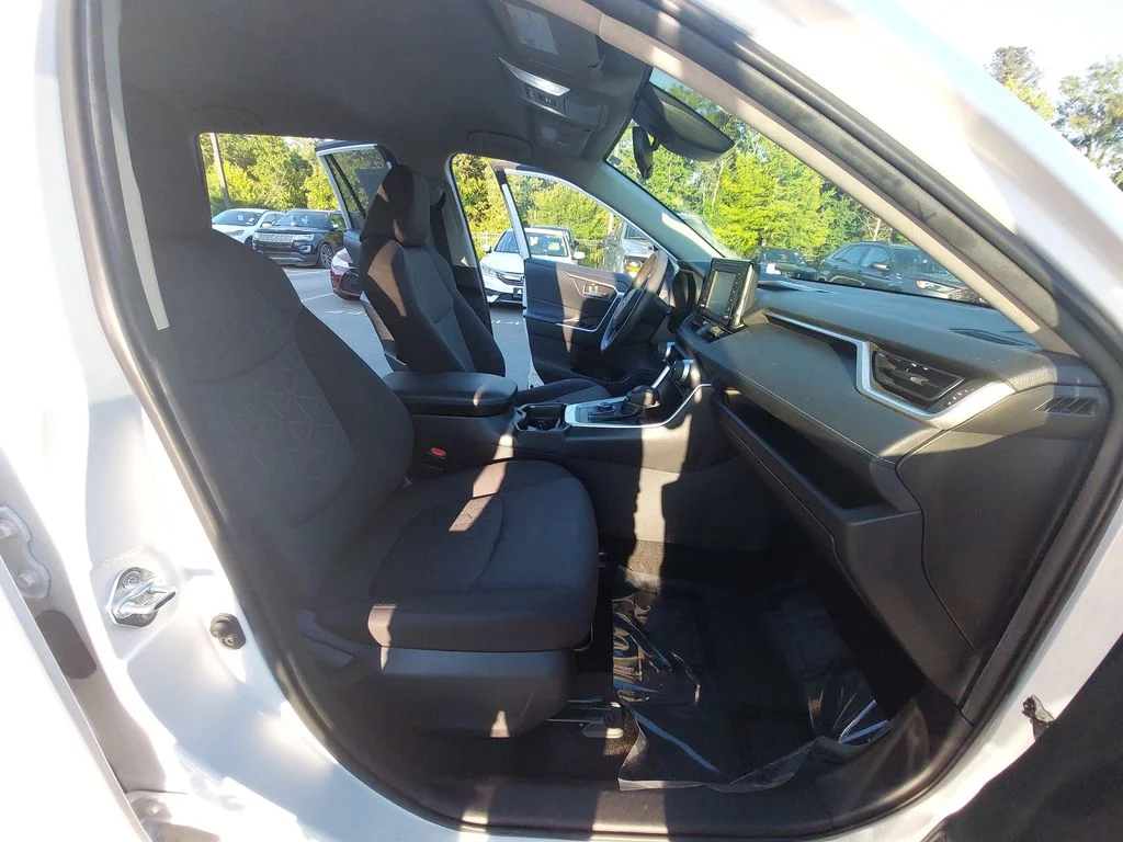 Used 2021 White Toyota XLE image 10