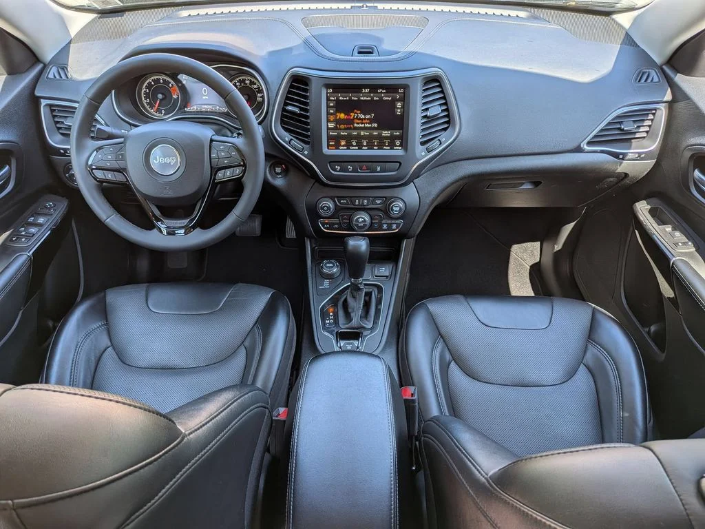 Used 2023 Black Jeep Altitude image 21