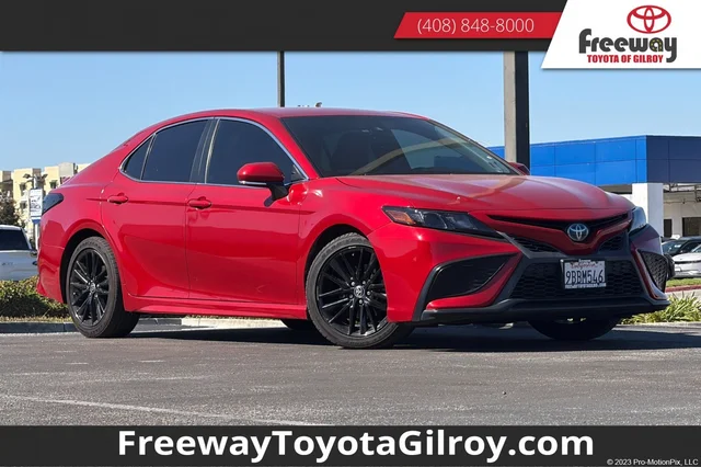2022 Toyota Camry Hybrid SE