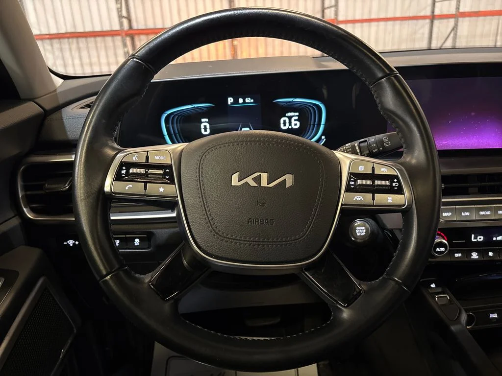 Used 2025 Black Kia S image 14