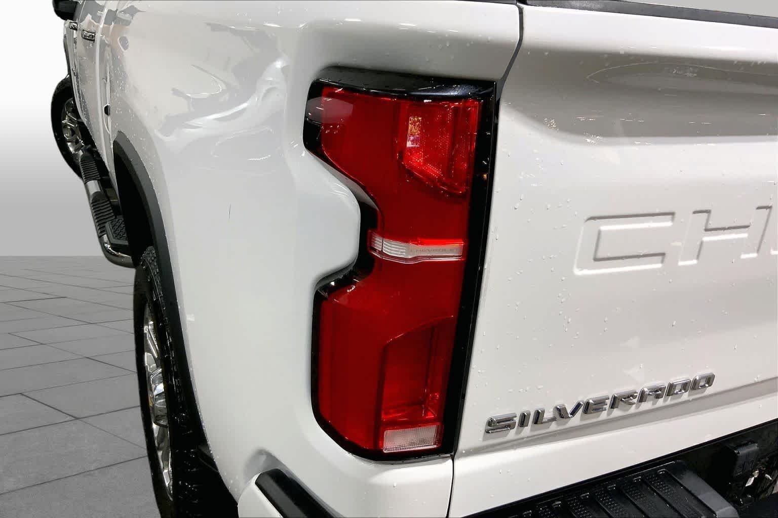 Used 2025 Summit White Chevrolet LT image 29