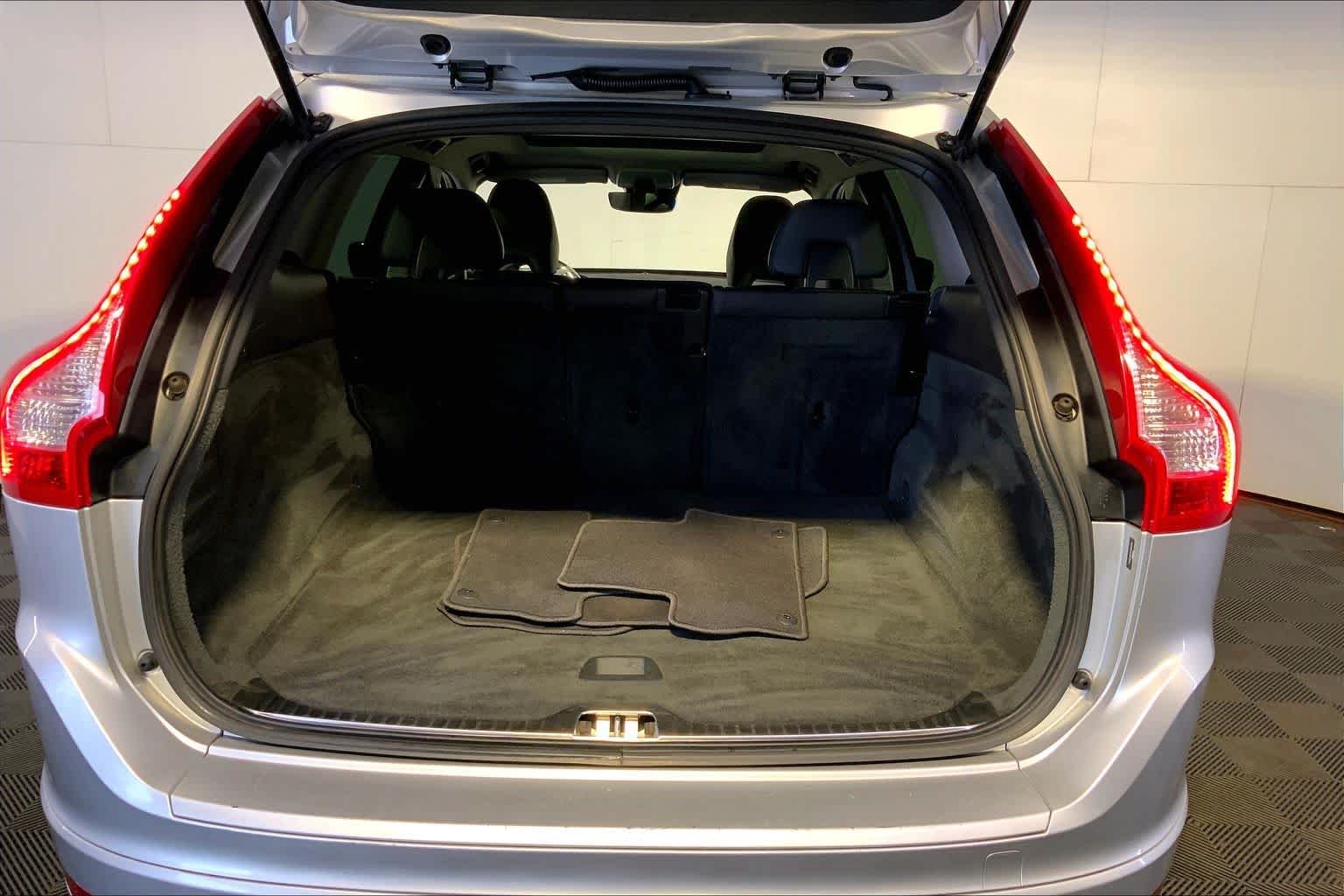 Used 2015 Bright Silver Metallic Volvo T6 image 34