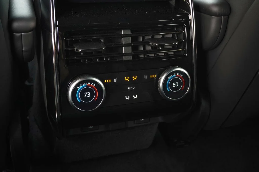 New 2026 Charente Grey Land Rover Dynamic SE image 28
