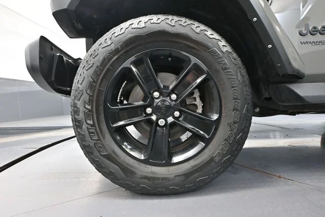Certified Used 2022 Gray Jeep Unlimited Sahara Altitude image 20