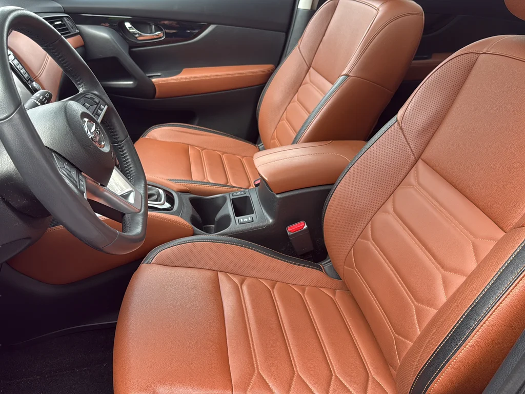 Used 2017 Silver Nissan SL image 10