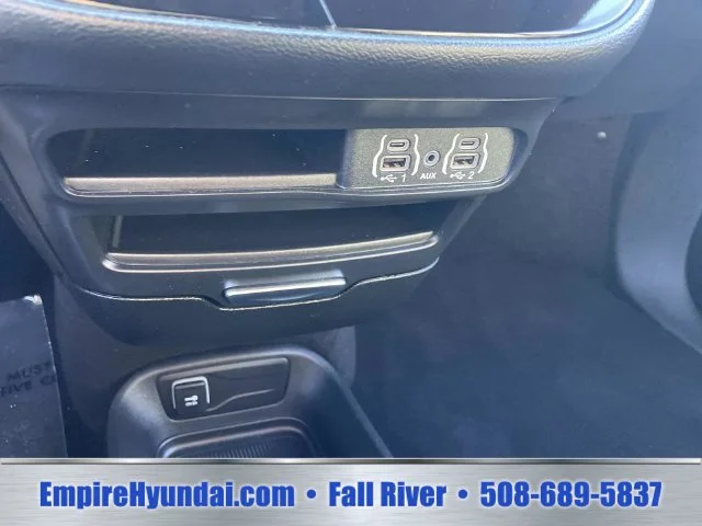 Used 2025 White Chrysler Select image 25