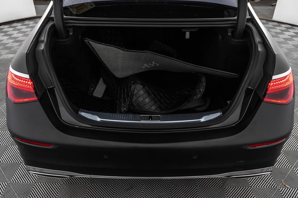 Used 2022 Black Mercedes-Benz S 580 image 32