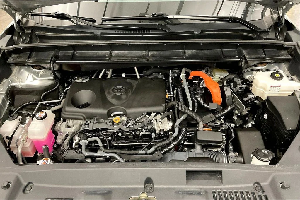 Used 2022 Silver Toyota XLE image 14
