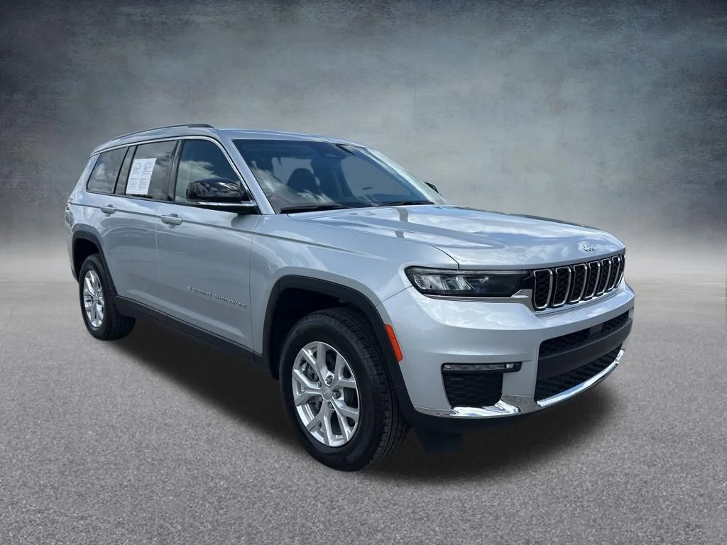Used 2024 Silver Jeep Limited image 2