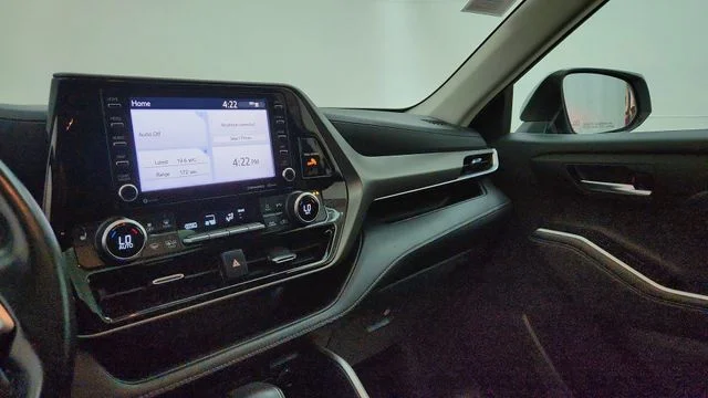 Used 2021 Silver Toyota XLE image 24