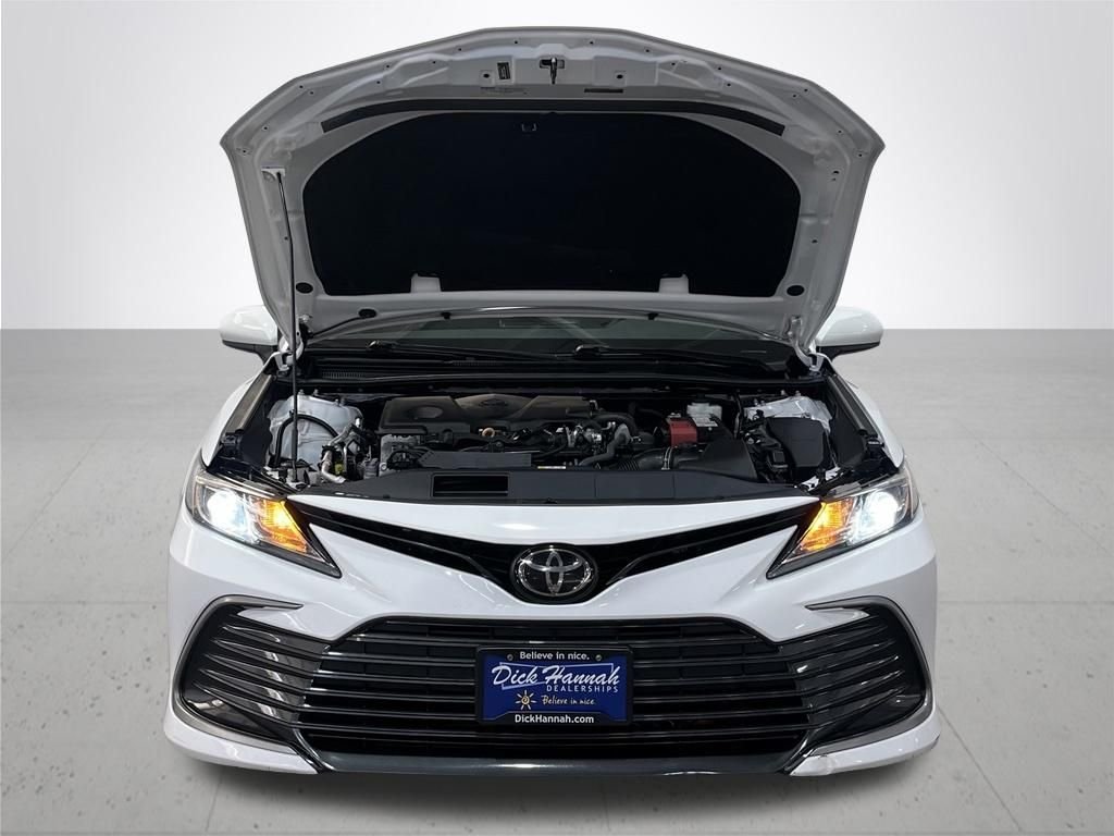 Used 2023 Ice Toyota LE image 5