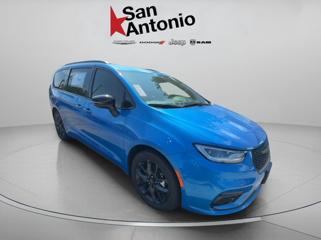 New 2026 Chrysler Pacifica Limited With Navigation