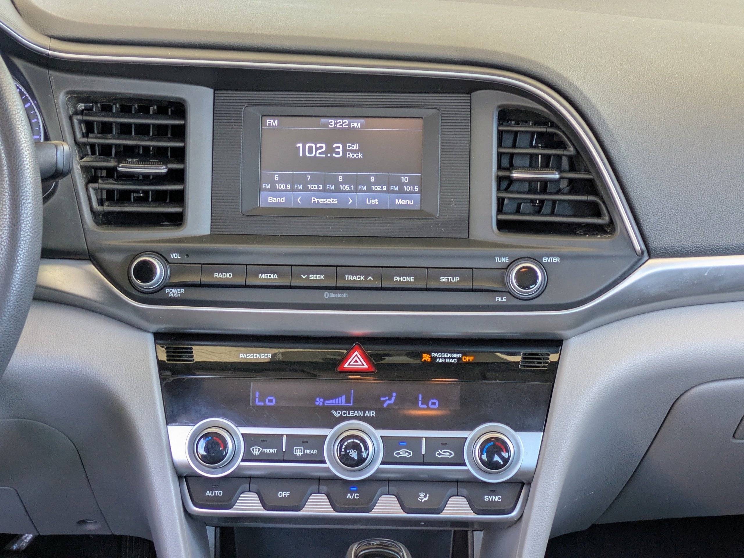 2020 Hyundai Elantra SE - Photo 16