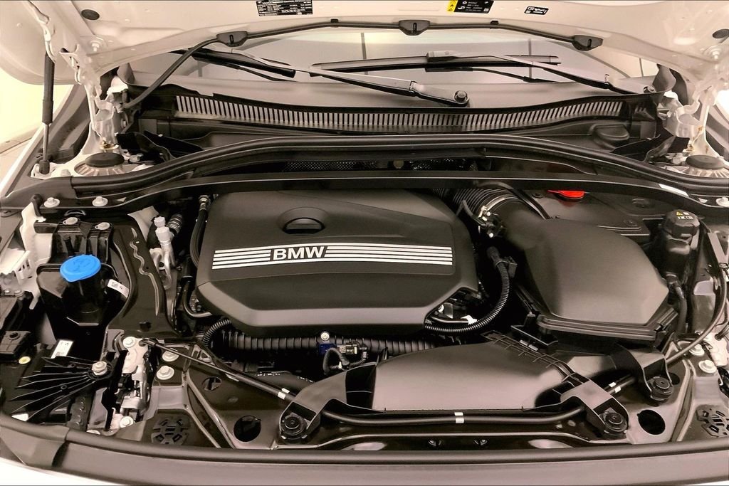 Used 2025 Alpine White BMW  image 9