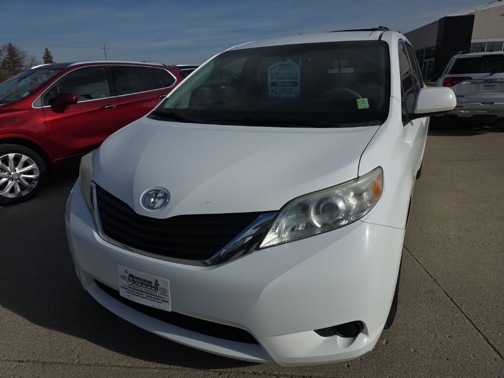 2011 Toyota Sienna LE
