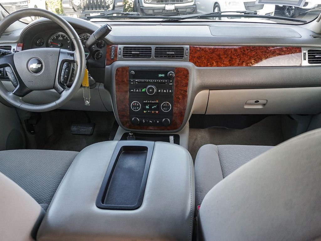 Used 2007 White Chevrolet LT image 14