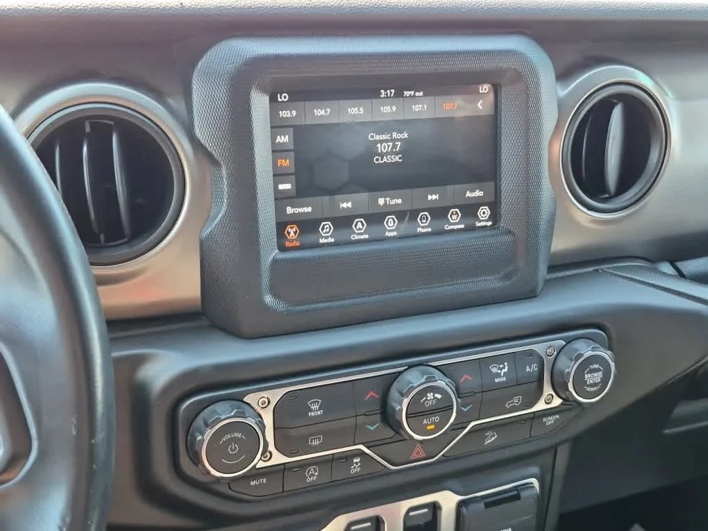 Used 2019 Bikini Pearlcoat Jeep Sport S image 11