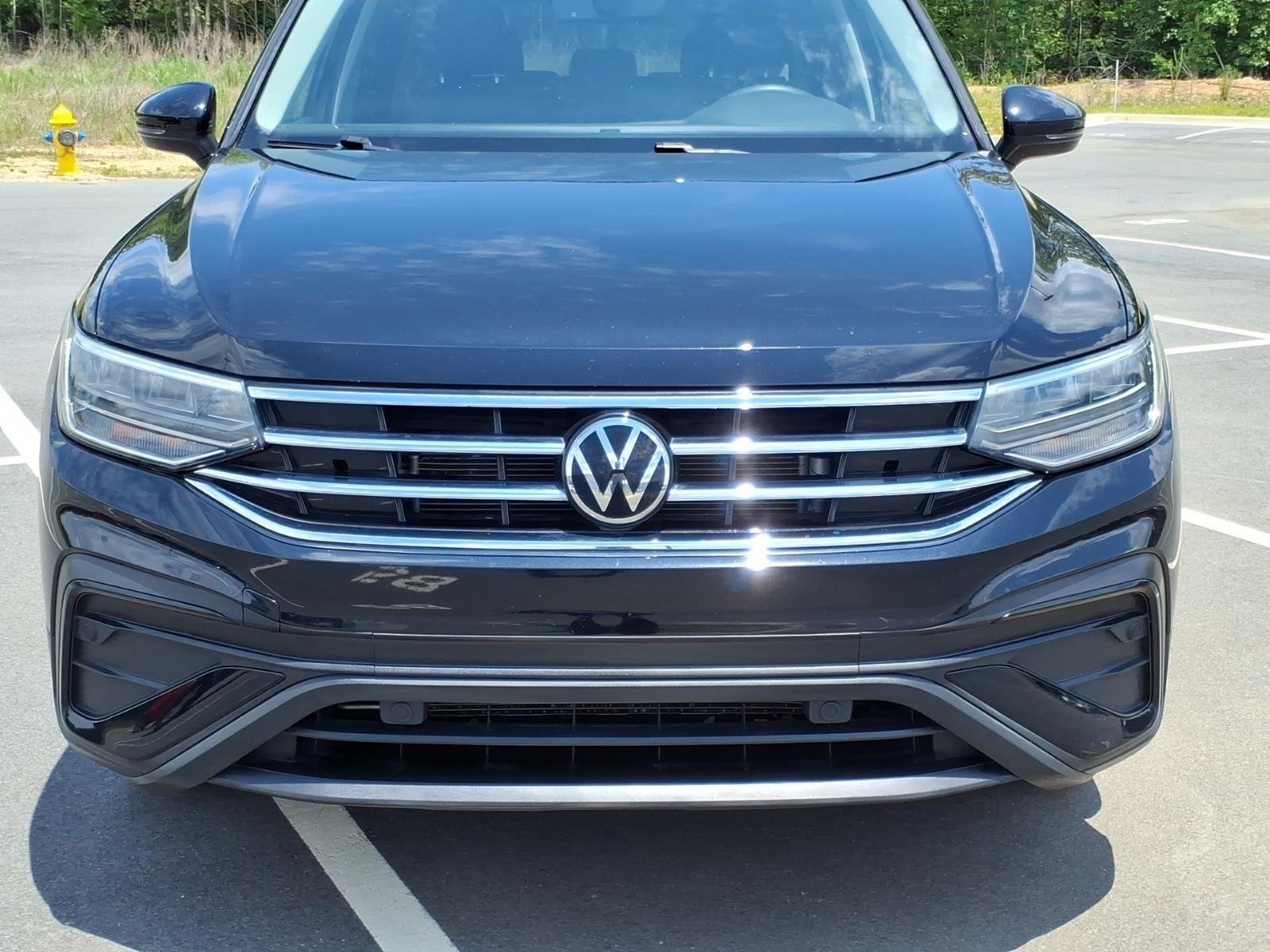 Used 2023 Deep Black Pearl Volkswagen SE image 14