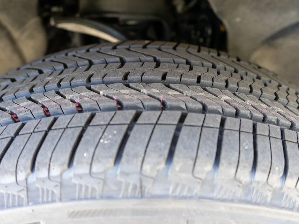 Used 2023 White GMC Elevation image 30