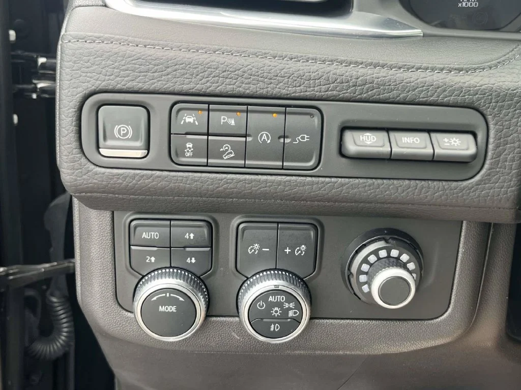 Used 2021 Black GMC Denali image 31