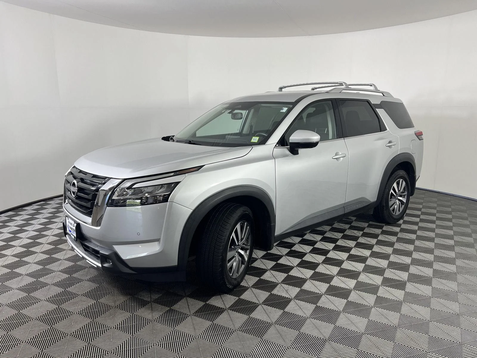Used 2022 Brilliant Silver Metallic Nissan SL image 3
