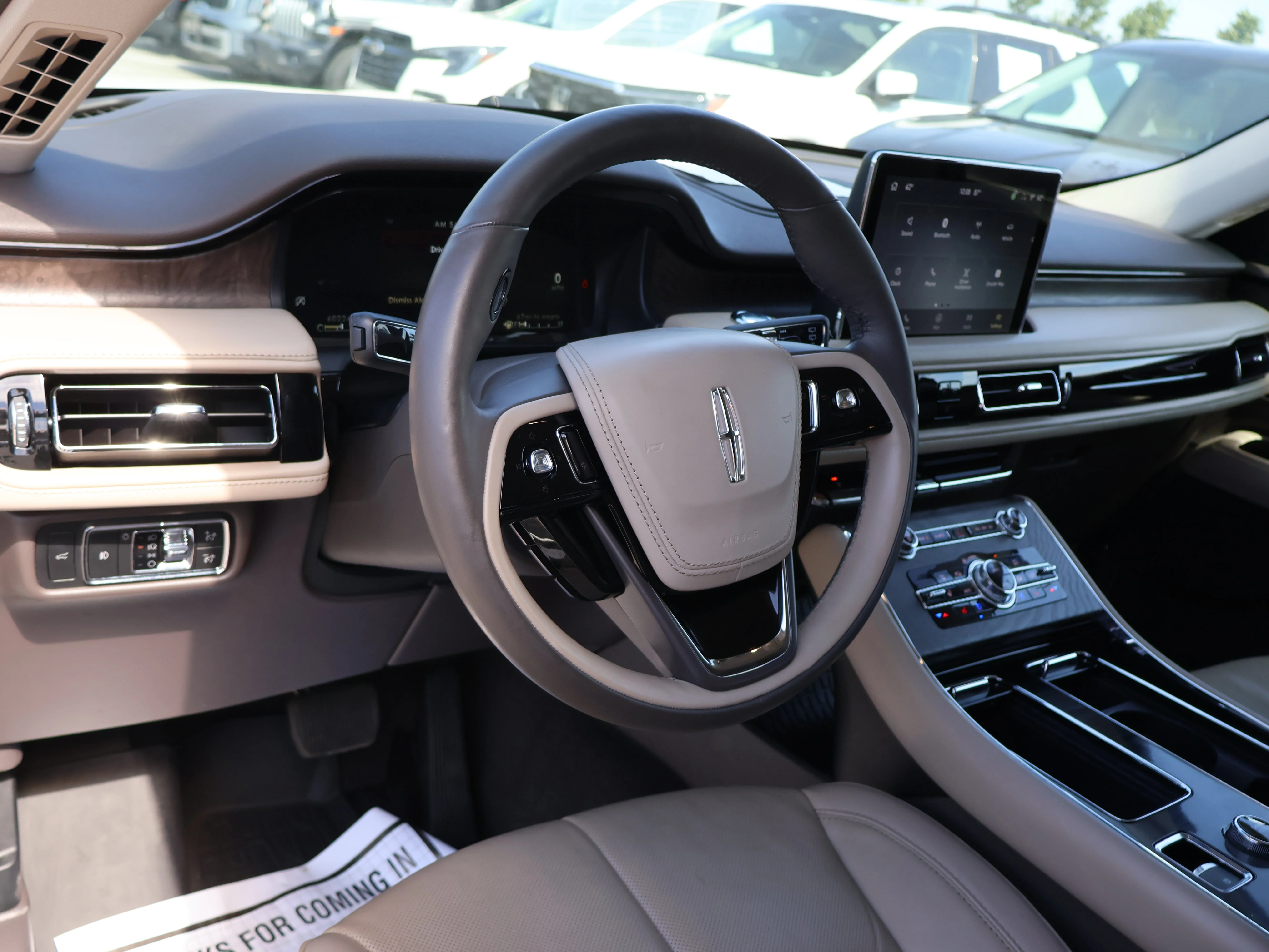 Used 2023 Pristine White Metallic Tri-Coat Lincoln Reserve image 30