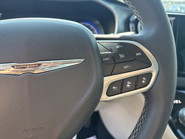 Used 2024 Bright White Clearcoat Chrysler Touring L image 18
