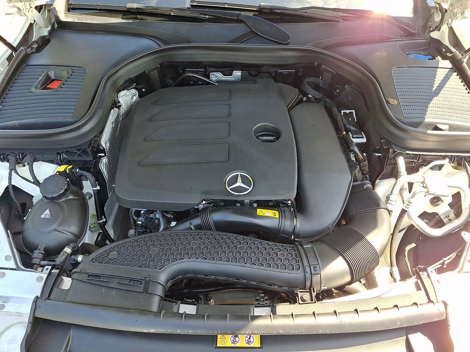 Used 2022 Polar White Mercedes-Benz GLC 300 image 28