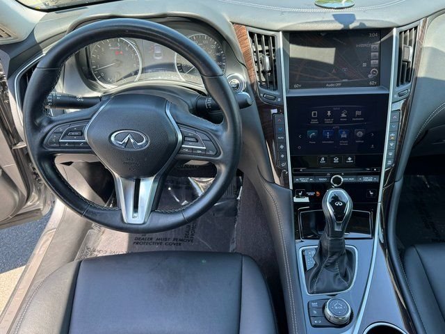 Used 2018 Gray INFINITI 3.0t LUXE image 3
